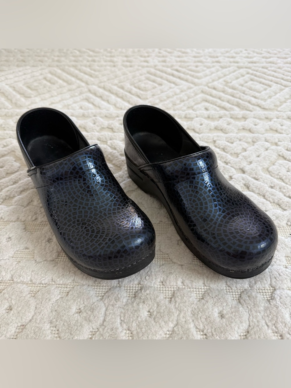 Dansko Professional Clog Blue Mosaic Patent Leather Size 41 Comfort Nursing Shoe